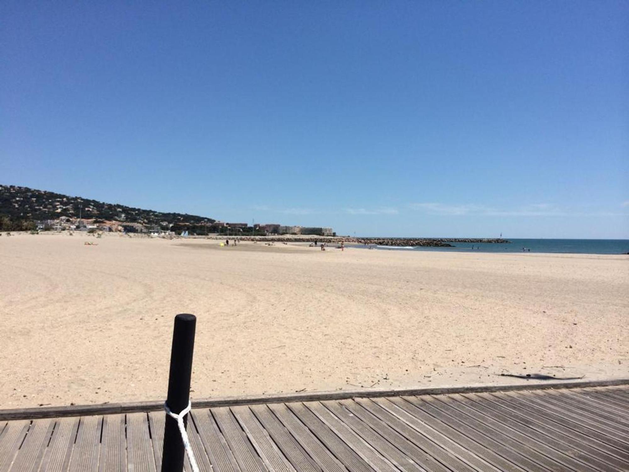 Appartement 2 Pieces Avec Terrasse 25M² Et Parking A 50M De La Plage - Fr-1-338-114 Sète Exterior foto